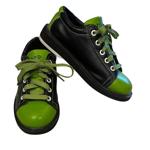 PYRAMID Boys Skull & Crossbones Bowling Shoes Youth Sz 2 EUC - Picture 1 of 7
